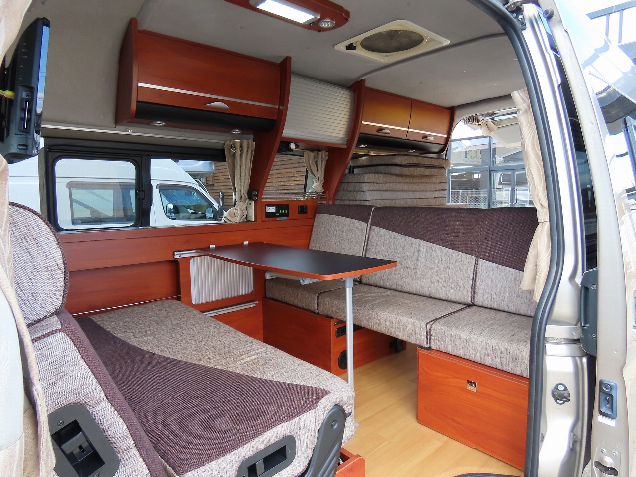 キャンピングカーバンコン