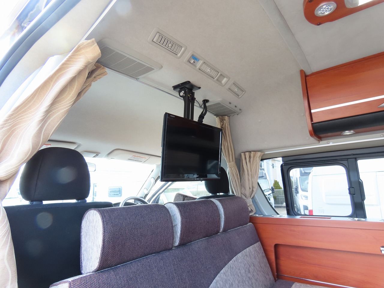 キャンピングカーバンコン