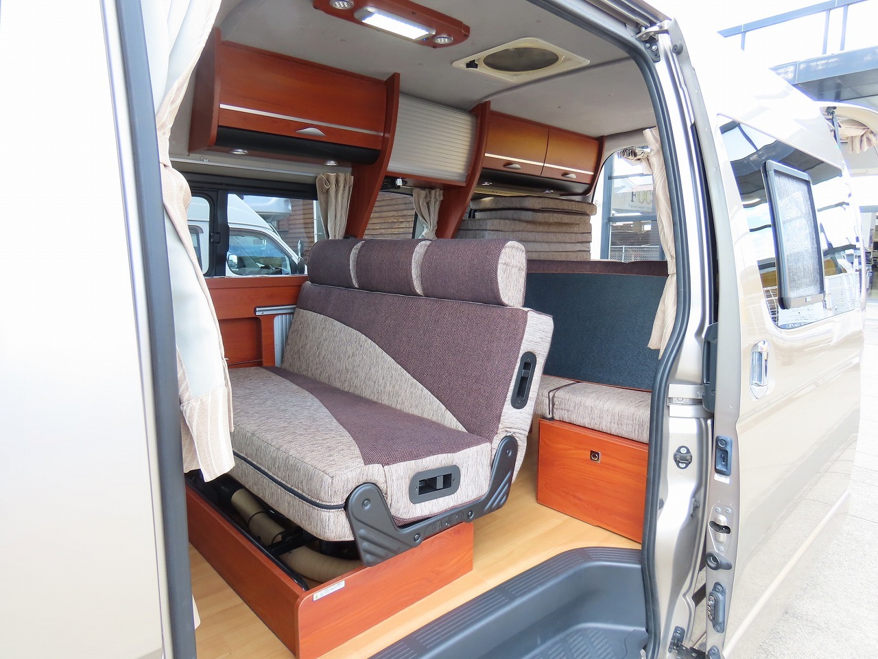 キャンピングカーバンコン