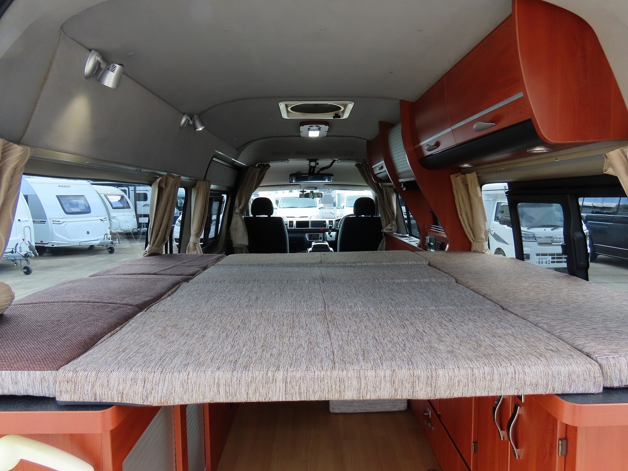 キャンピングカーバンコン