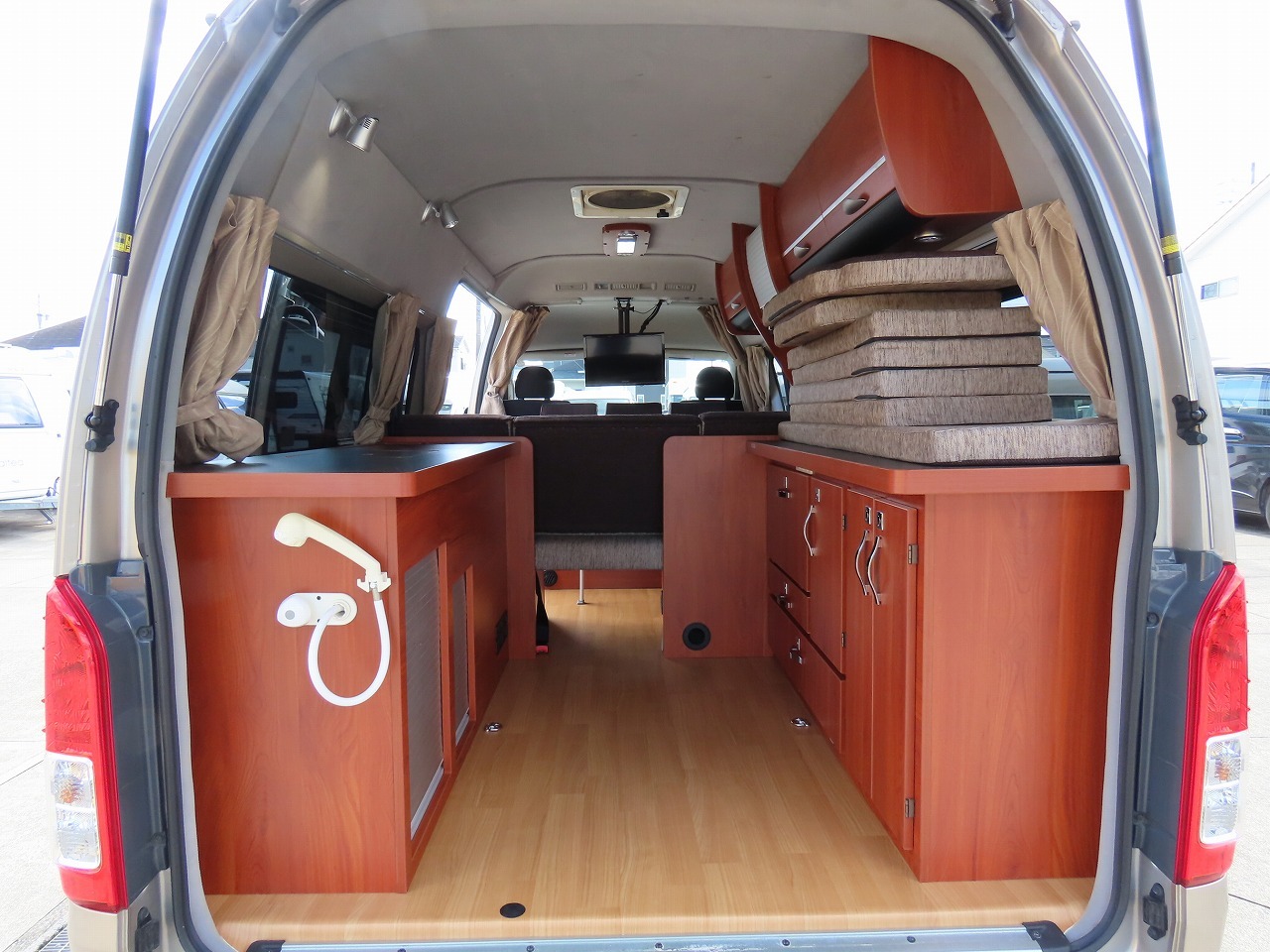 キャンピングカーバンコン