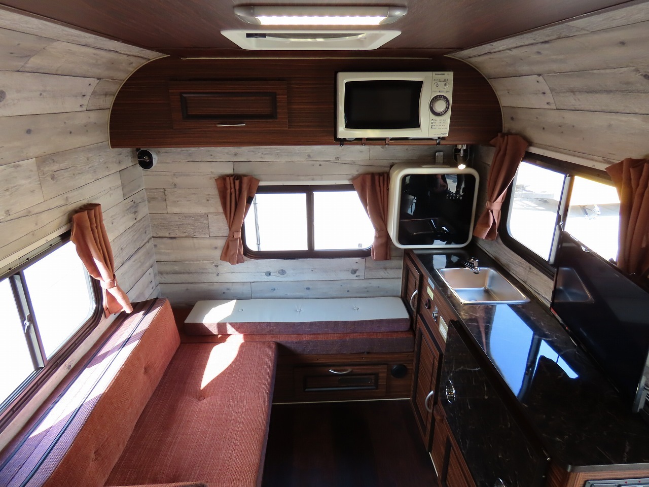 キャンピングカー軽キャンパー