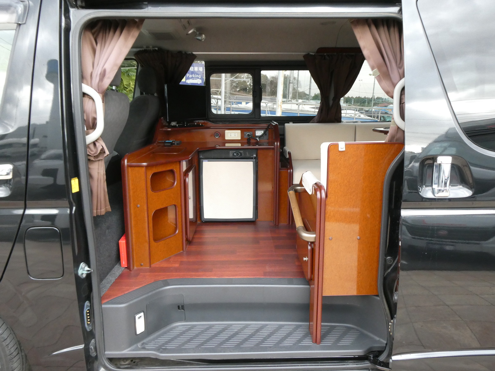 キャンピングカーバンコン