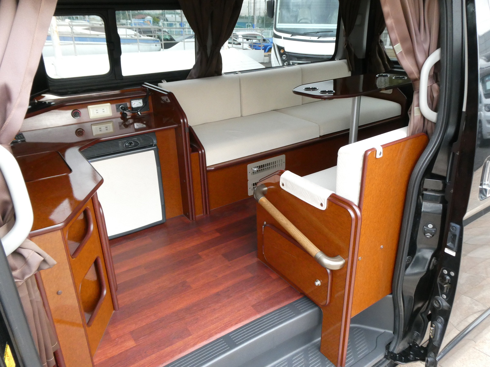 キャンピングカーバンコン