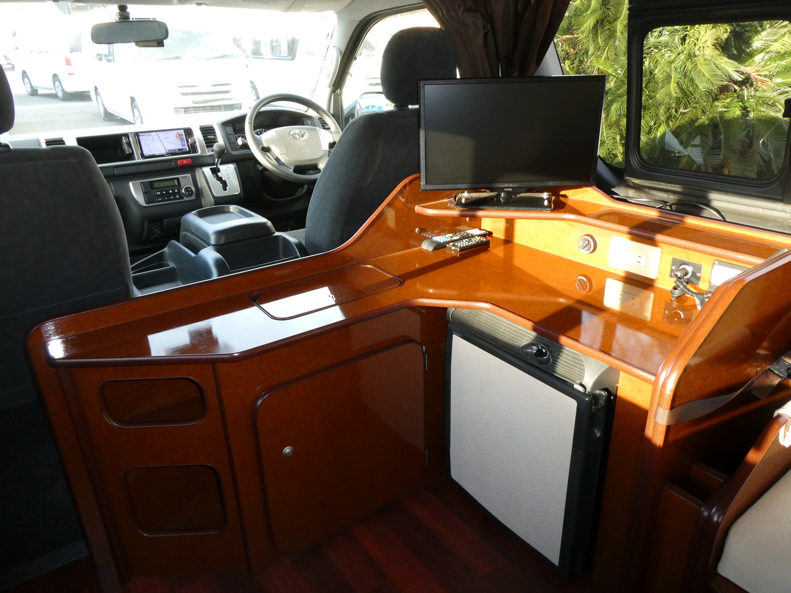 キャンピングカーバンコン