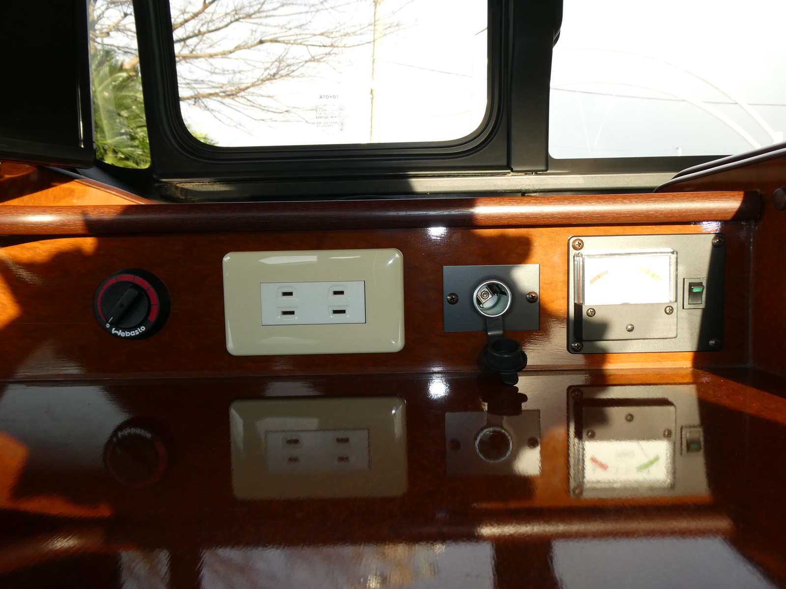 キャンピングカーバンコン