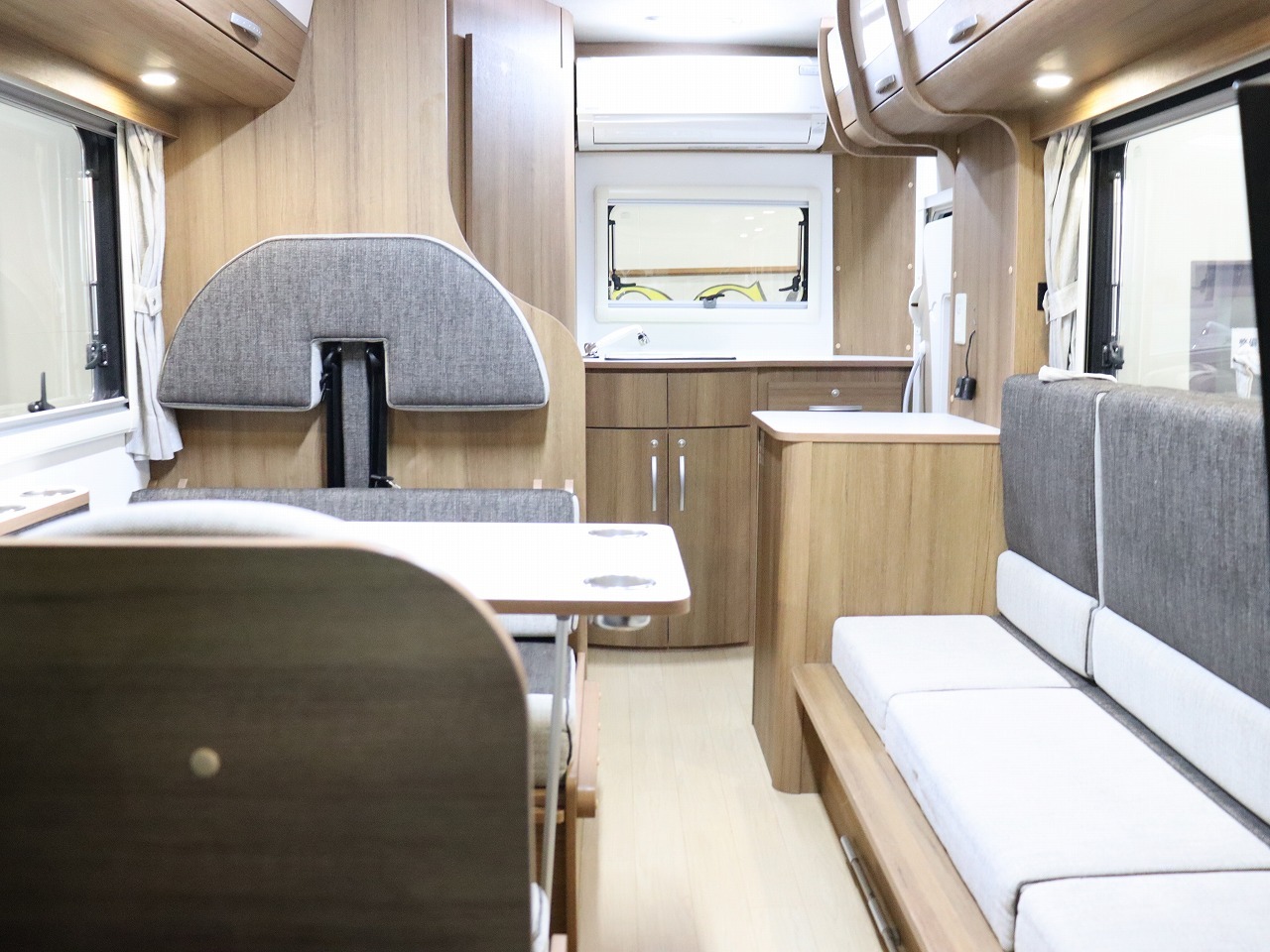 キャンピングカーキャブコン