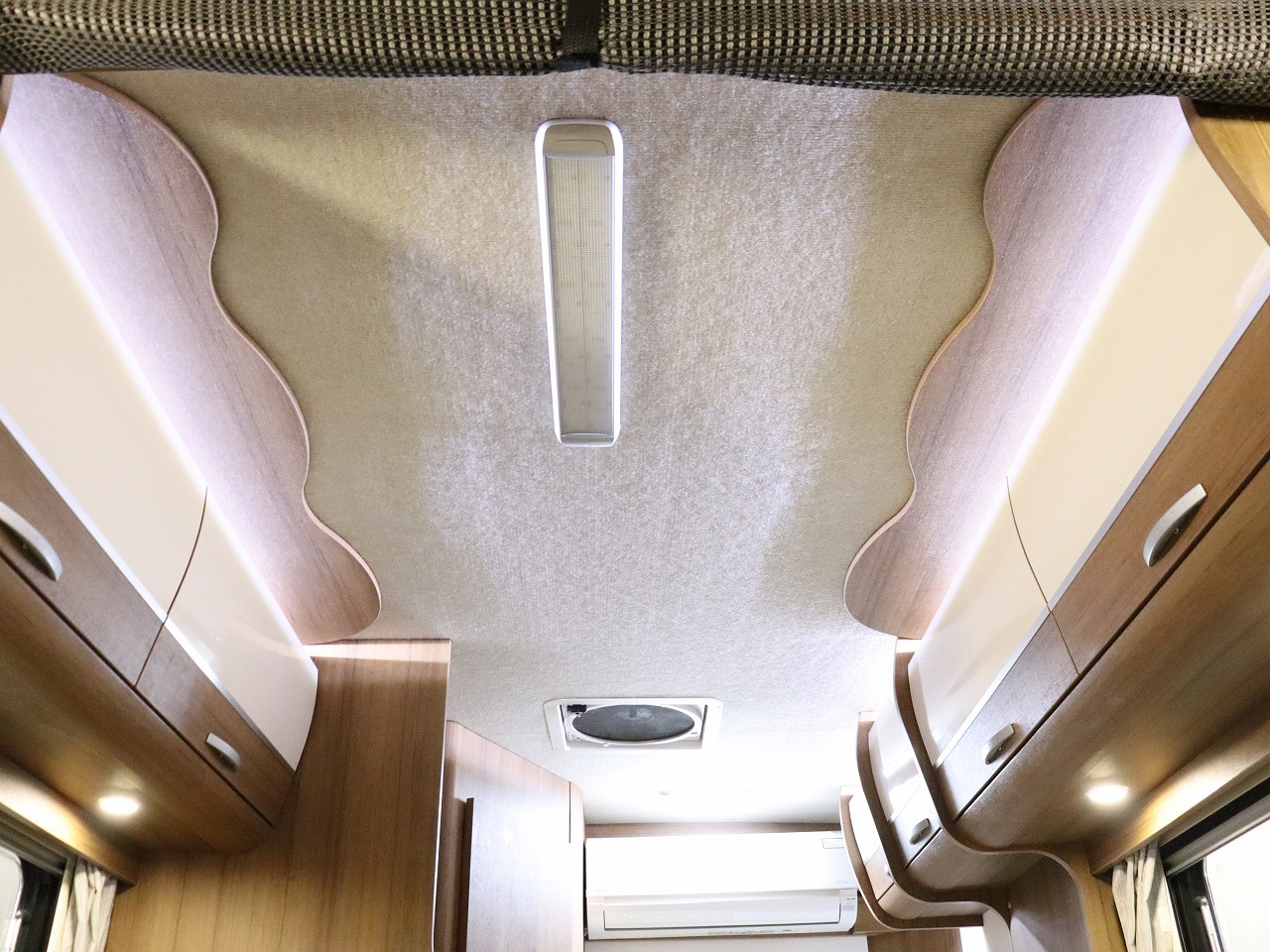 キャンピングカーキャブコン