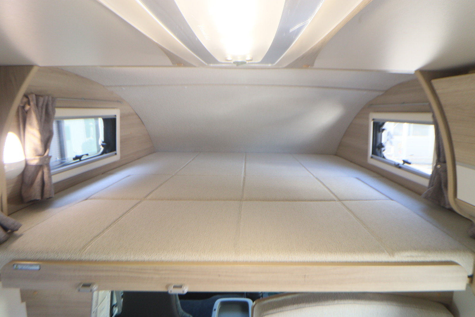 キャンピングカーキャブコン