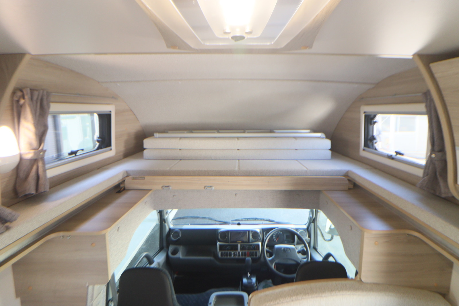 キャンピングカーキャブコン