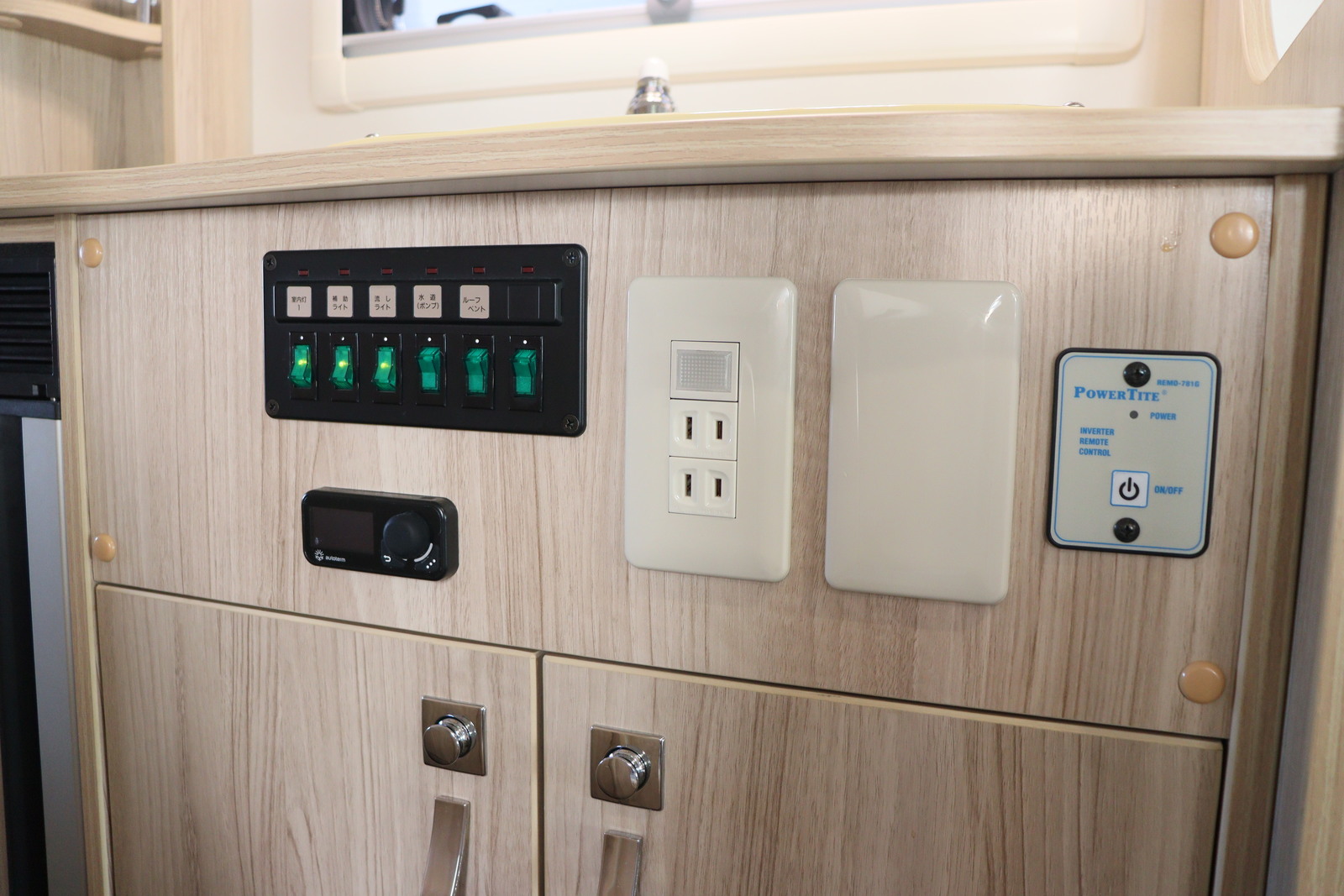 キャンピングカーキャブコン