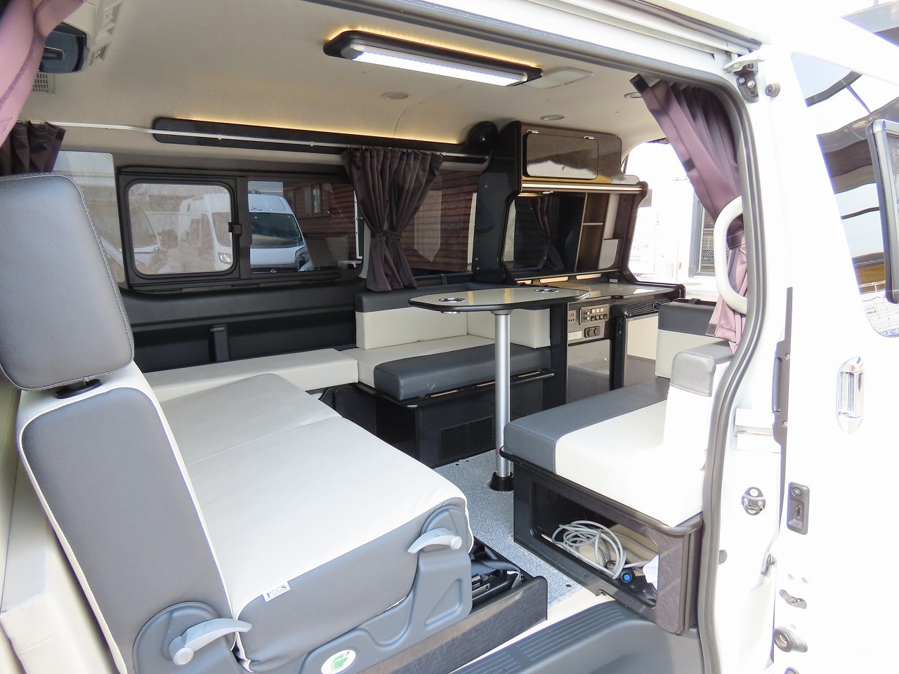 キャンピングカーバンコン