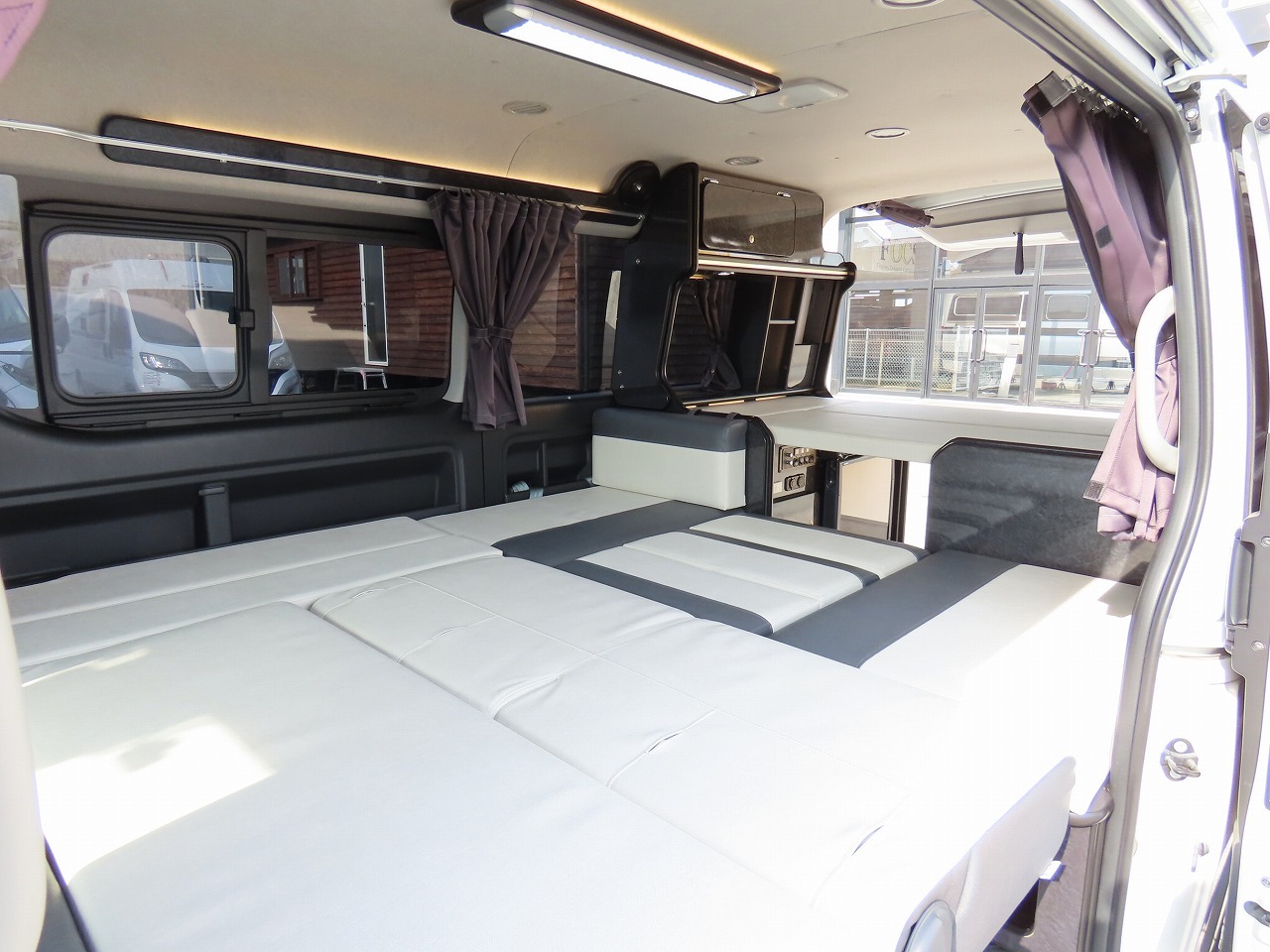 キャンピングカーバンコン