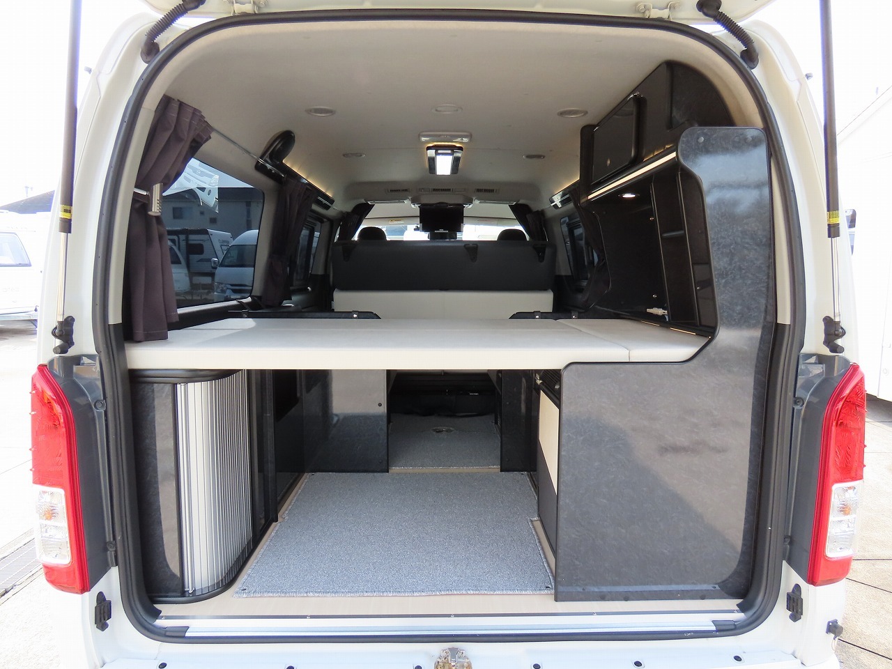 キャンピングカーバンコン