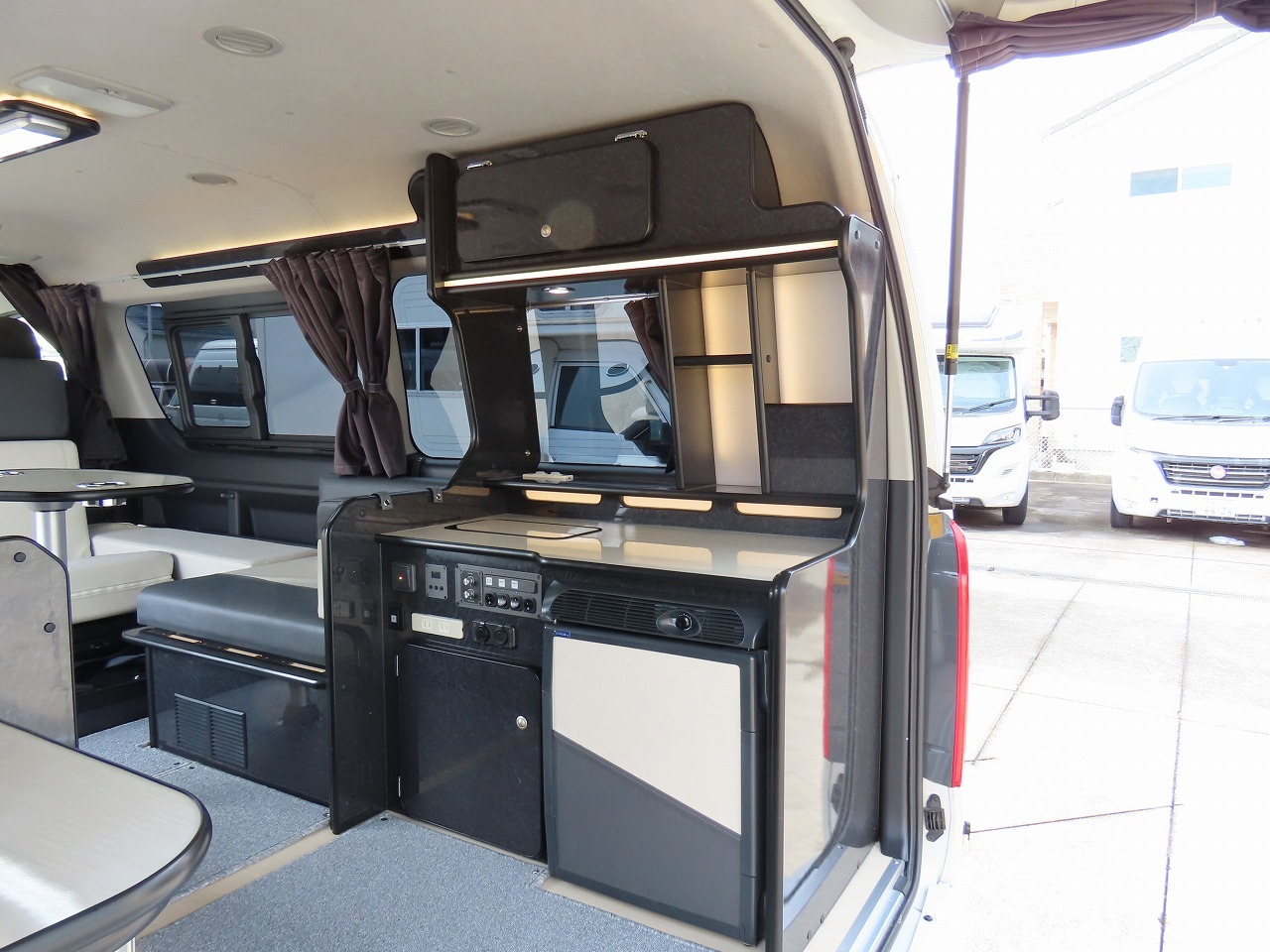 キャンピングカーバンコン