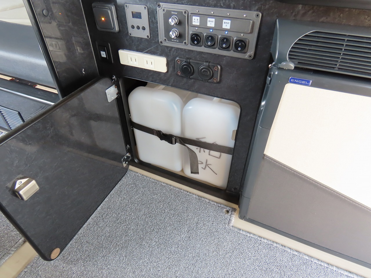 キャンピングカーバンコン