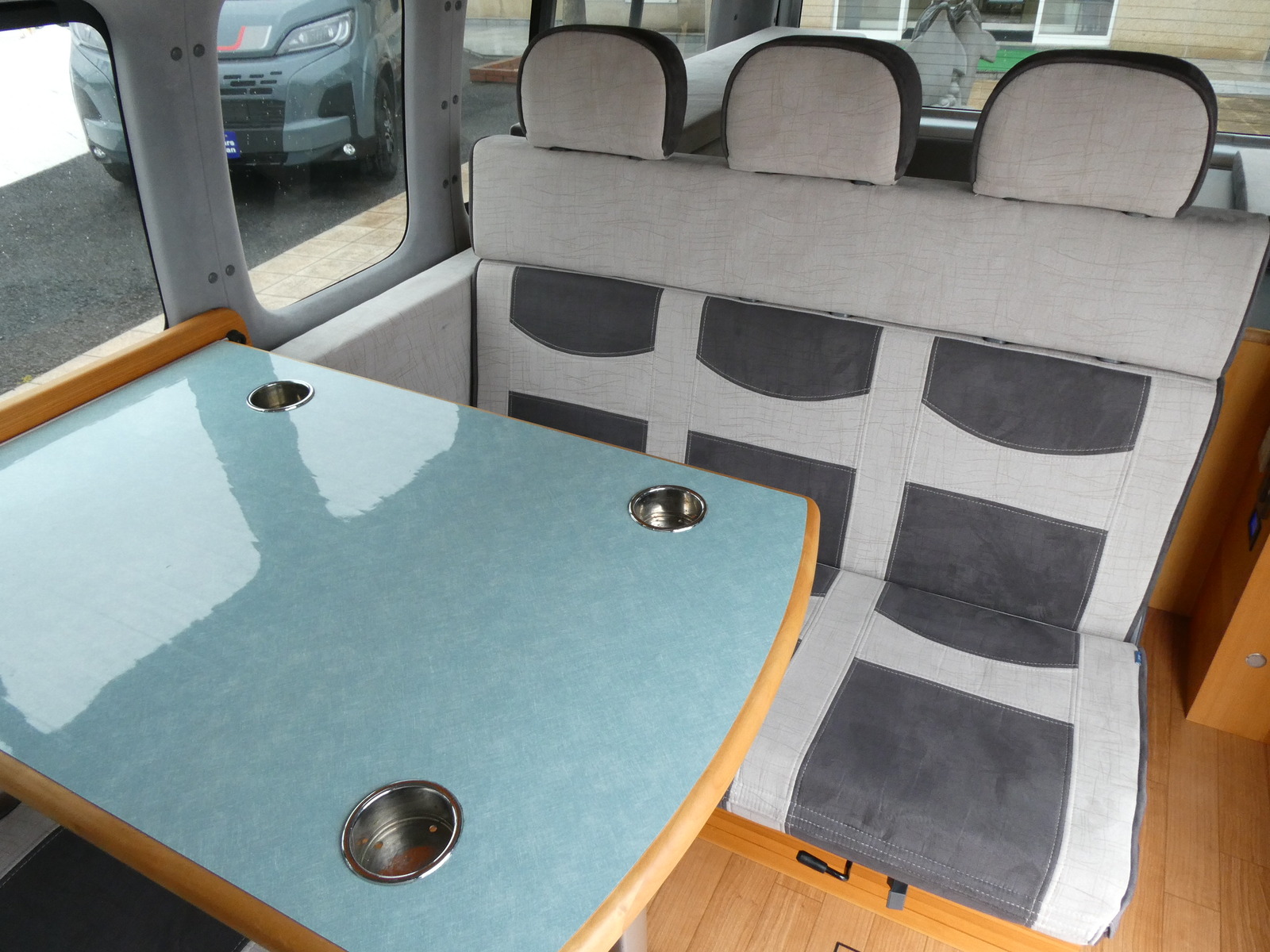 キャンピングカーバンコン