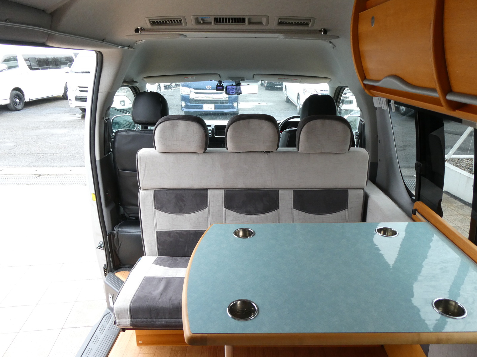 キャンピングカーバンコン