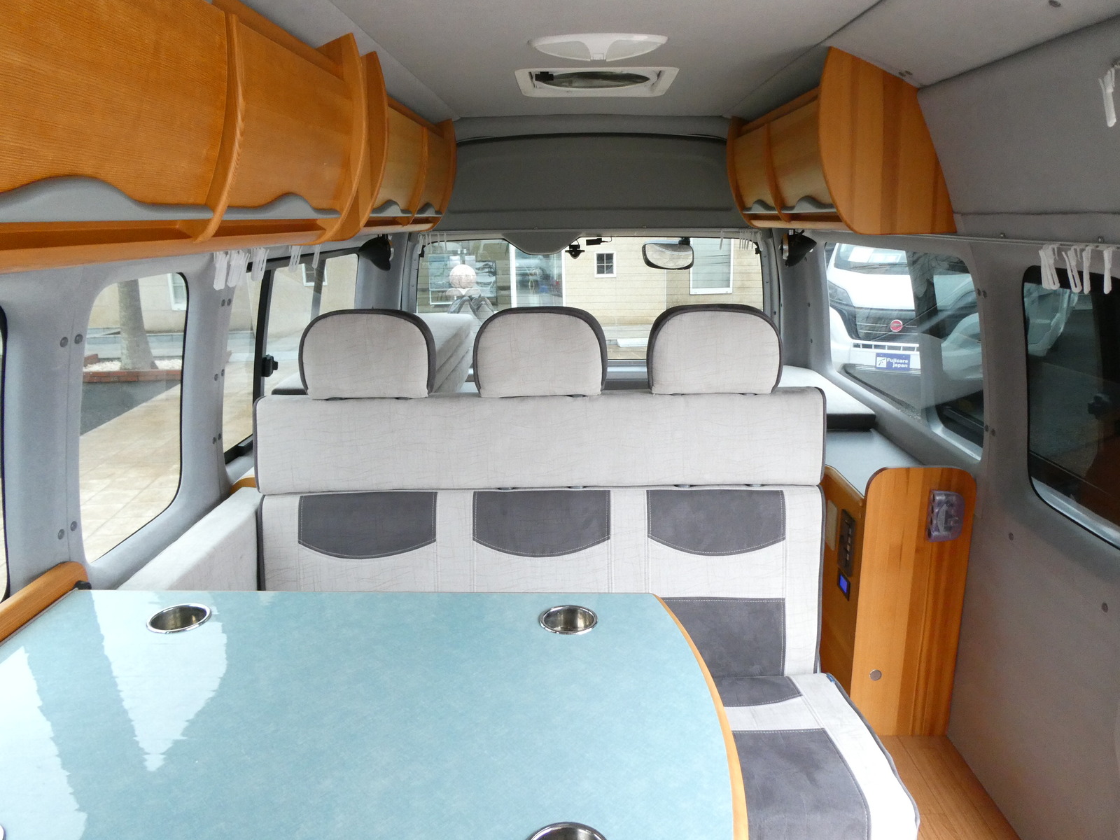 キャンピングカーバンコン