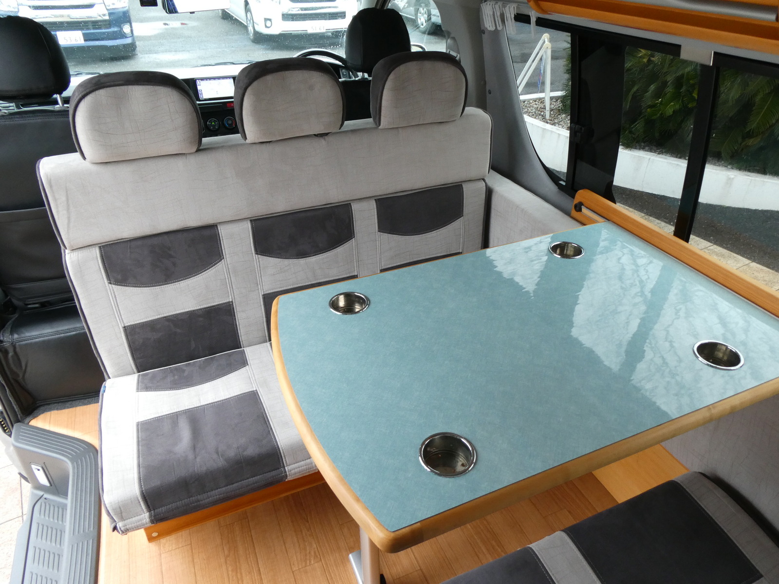 キャンピングカーバンコン