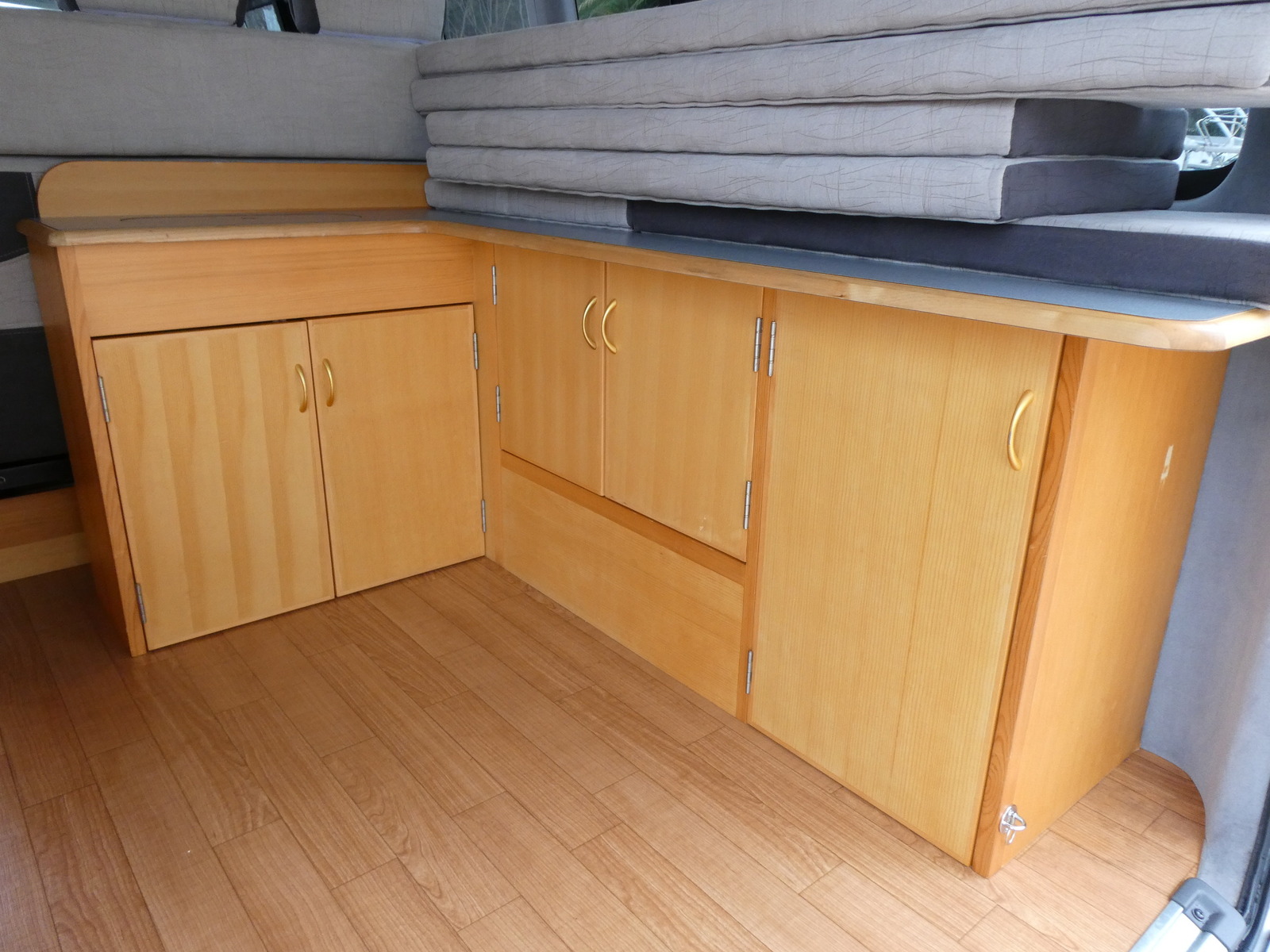 キャンピングカーバンコン