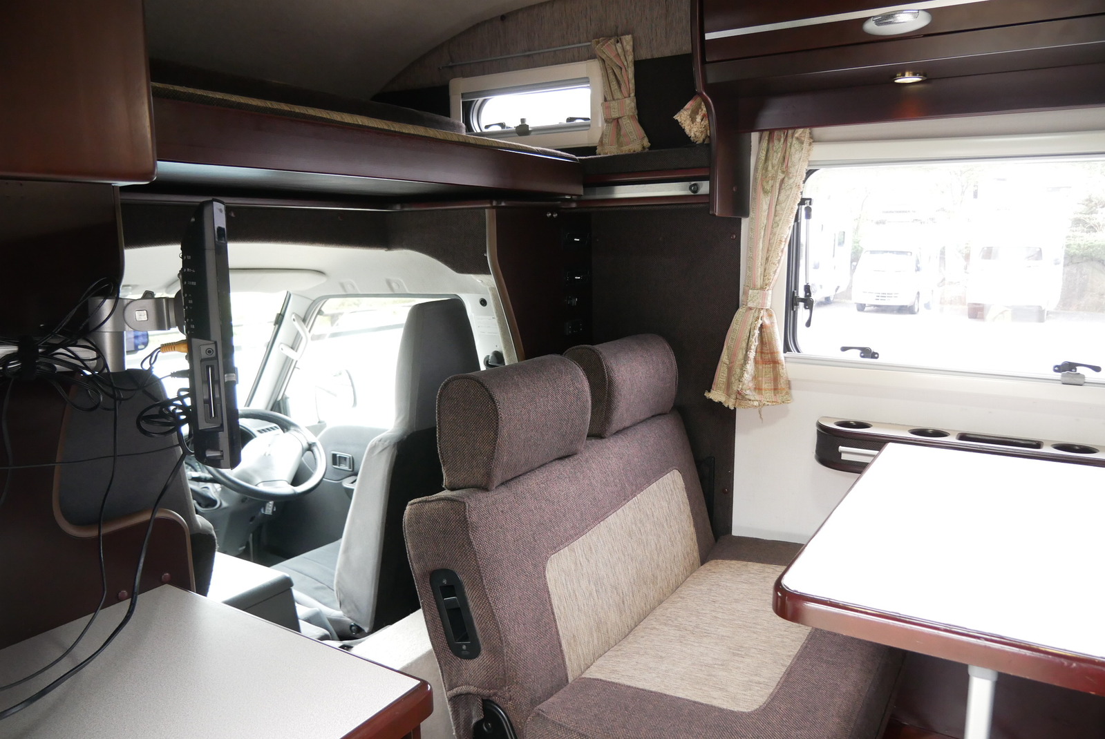 キャンピングカーキャブコン