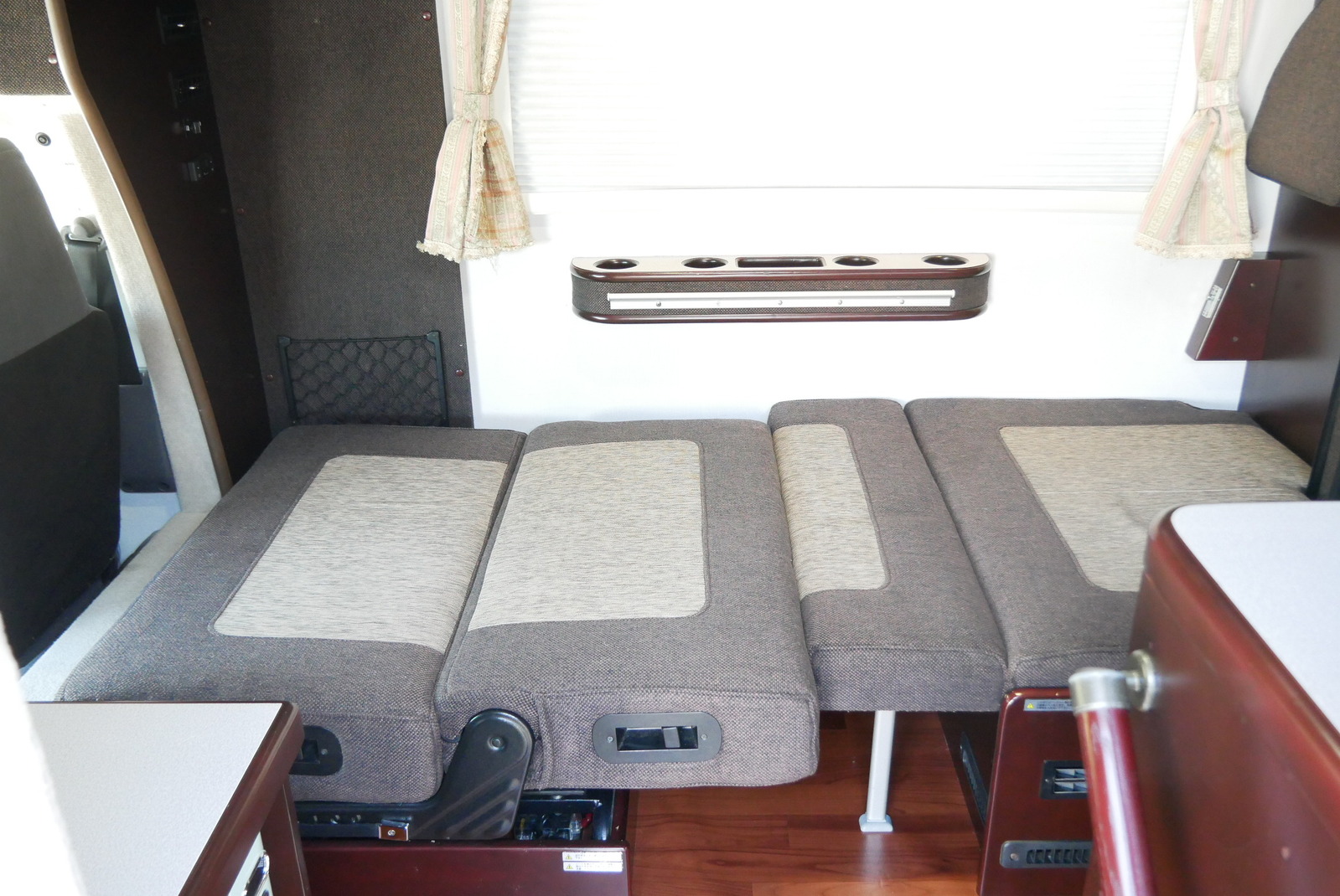 キャンピングカーキャブコン