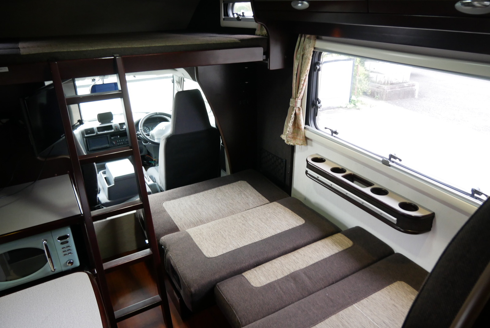 キャンピングカーキャブコン