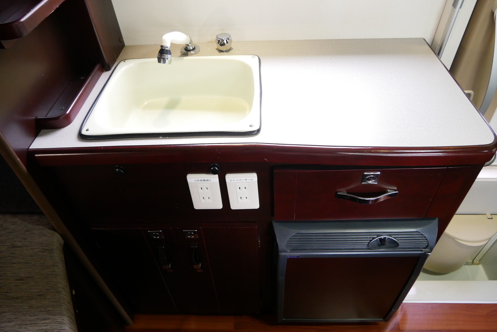 キャンピングカーキャブコン