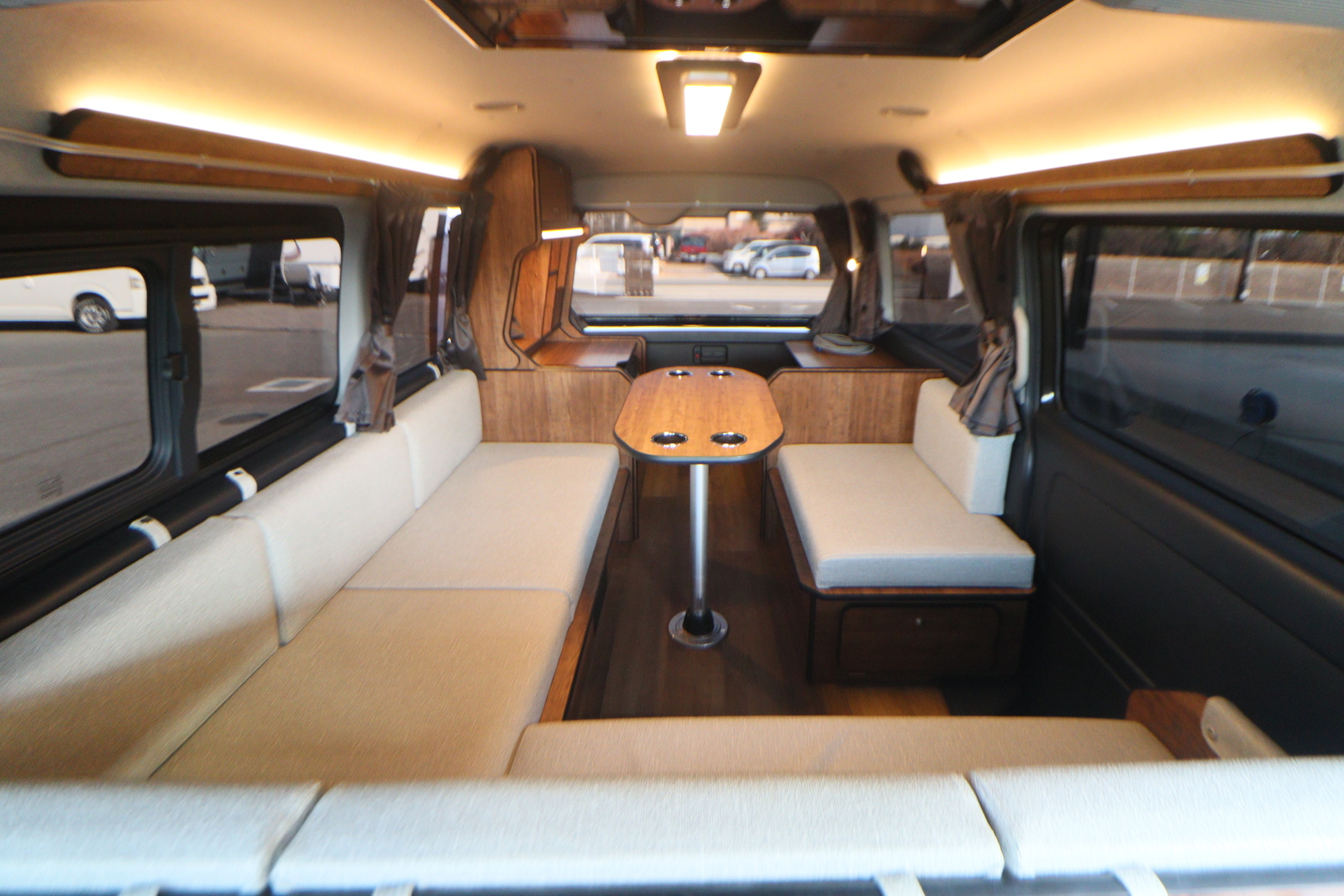 キャンピングカーバンコン