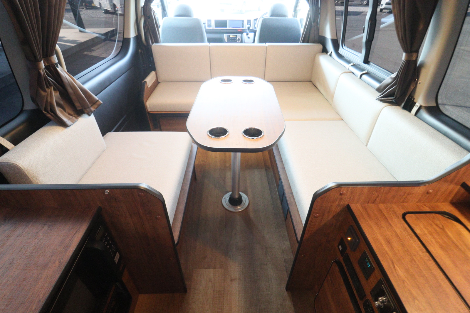 キャンピングカーバンコン