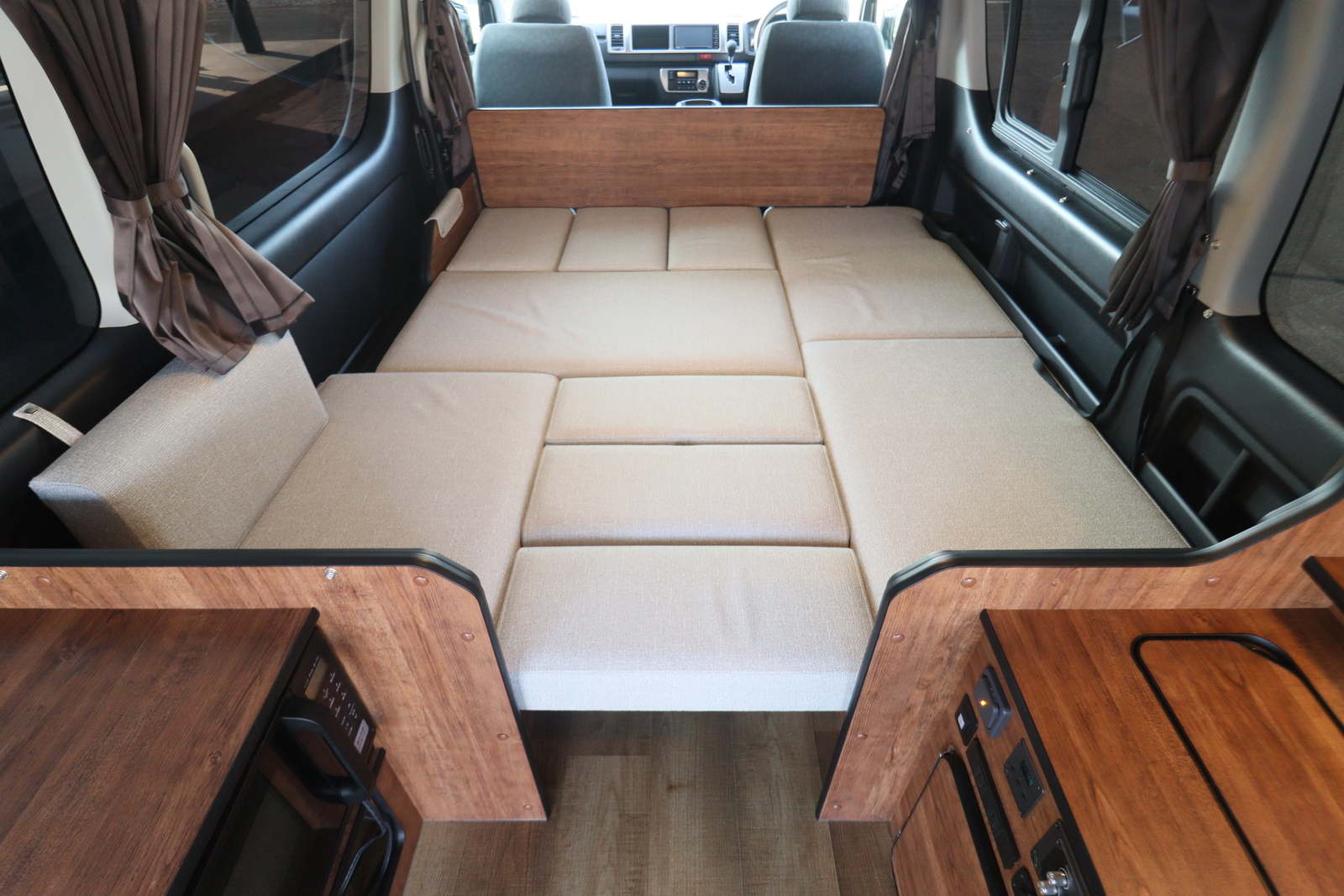 キャンピングカーバンコン