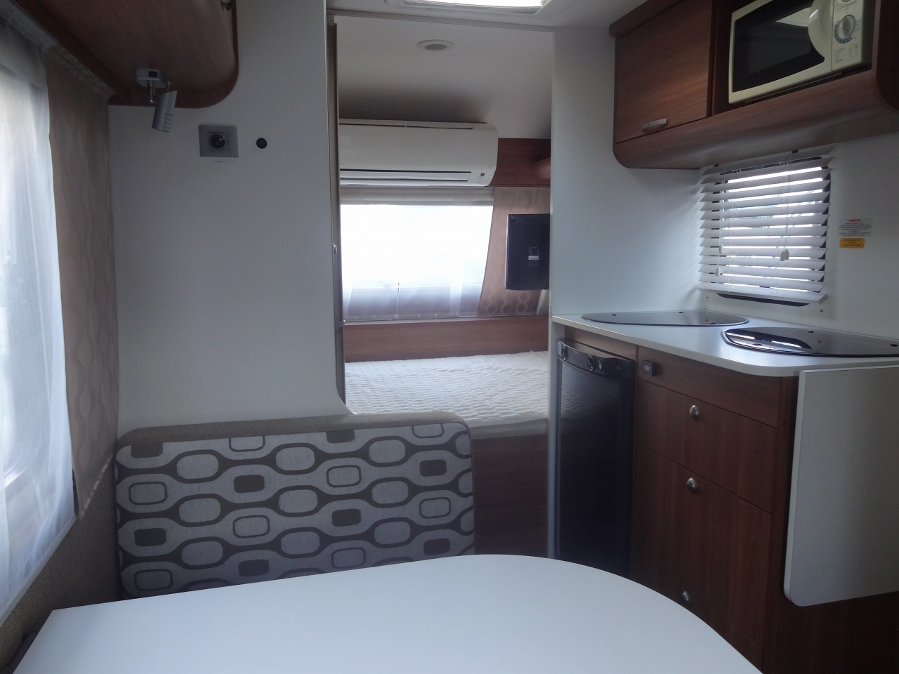 キャンピングカートレーラー