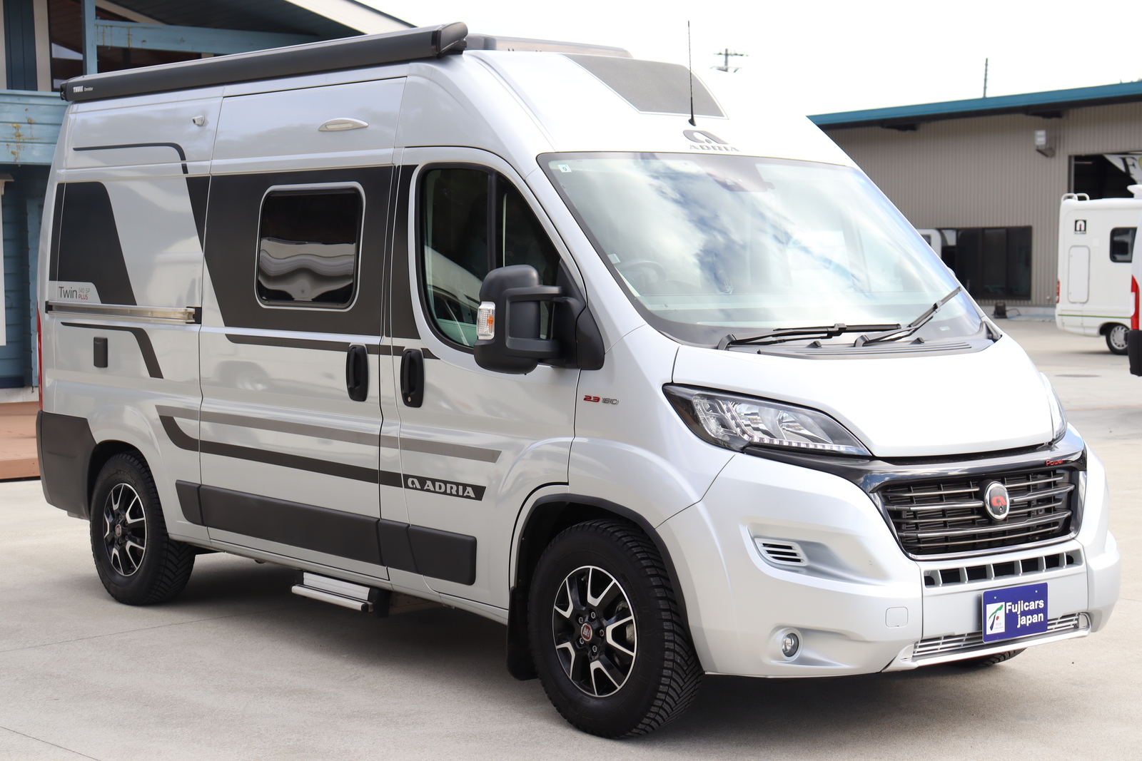 キャンピングカーバンコン