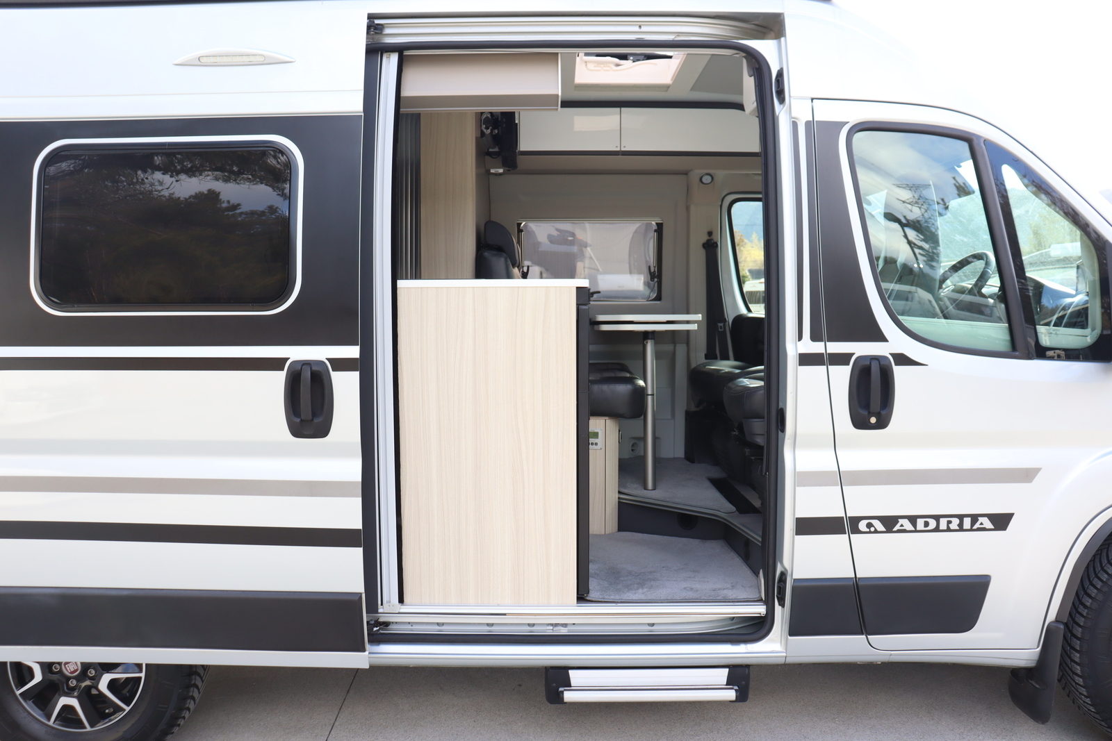 キャンピングカーバンコン