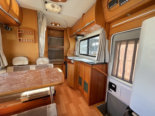 キャンピングカーキャブコン