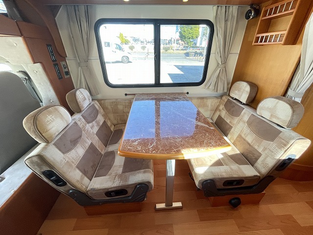 キャンピングカーキャブコン