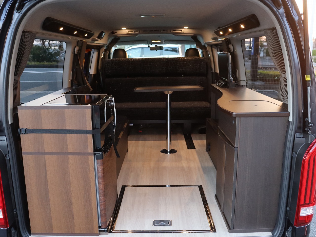 キャンピングカーバンコン