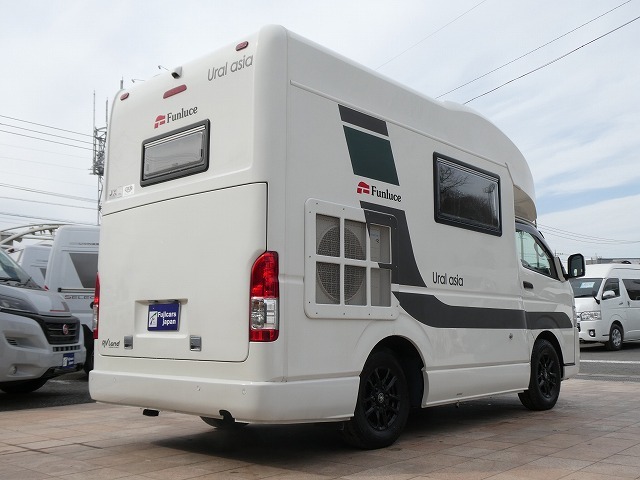 キャンピングカーキャブコン