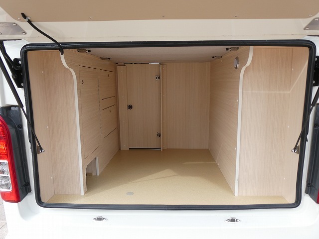 キャンピングカーキャブコン