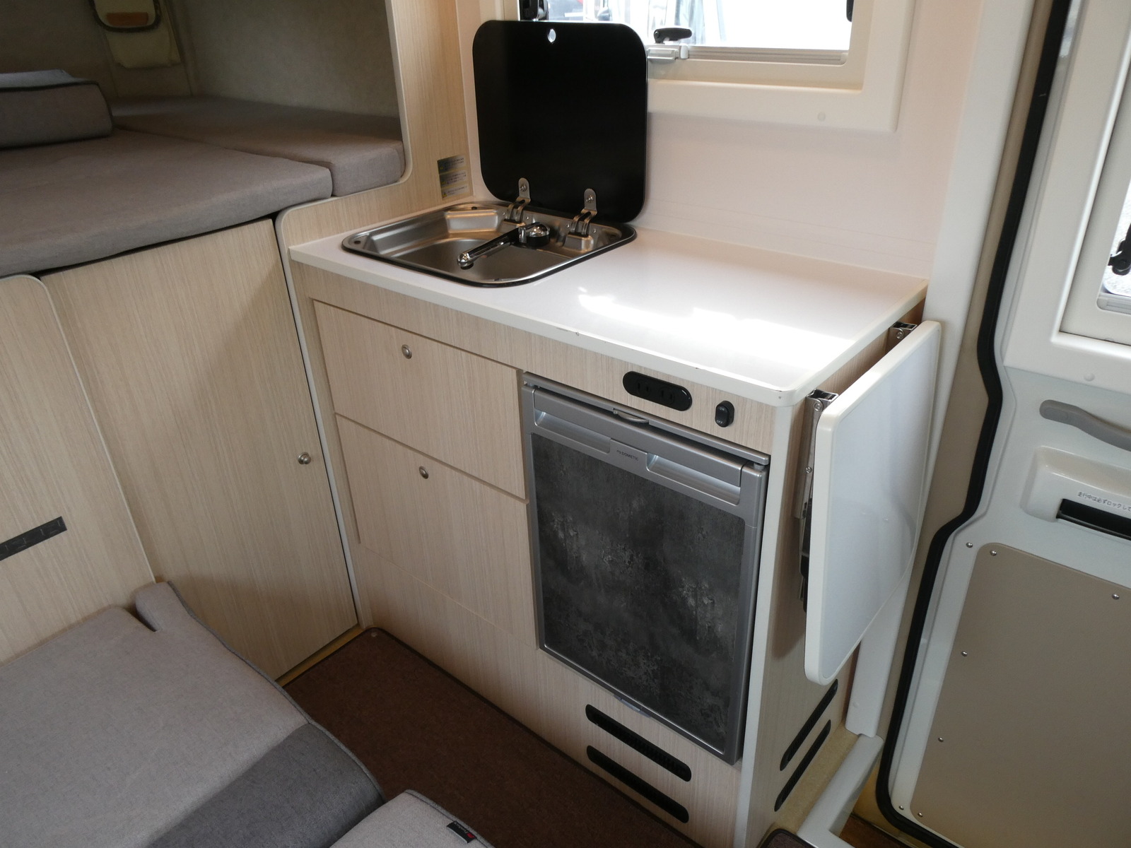 キャンピングカーキャブコン