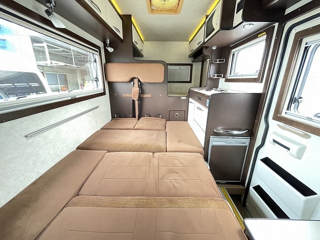 キャンピングカーキャブコン 