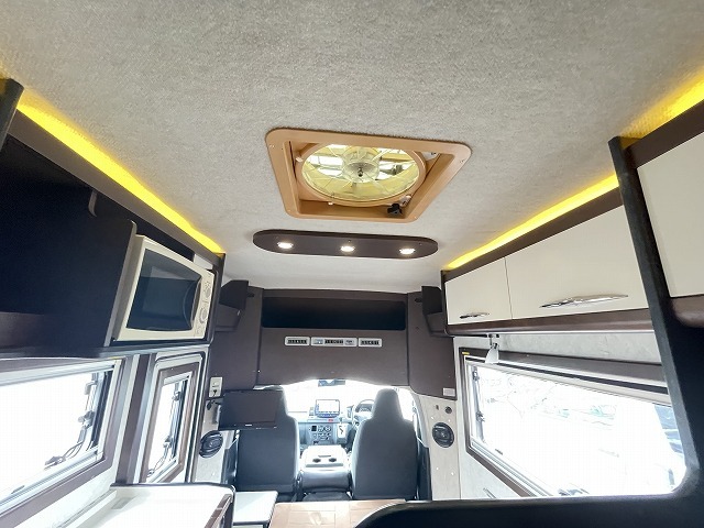 キャンピングカーキャブコン 