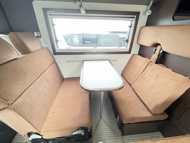 キャンピングカーキャブコン 