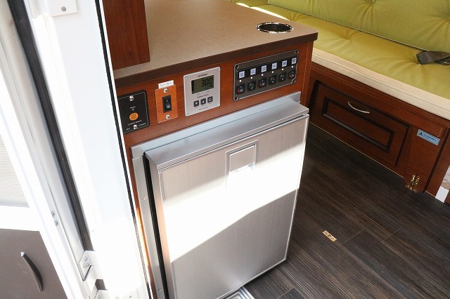 キャンピングカーキャブコン