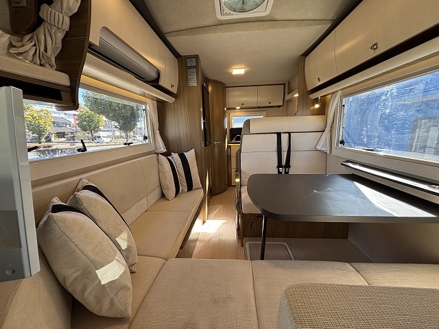 キャンピングカーキャブコン