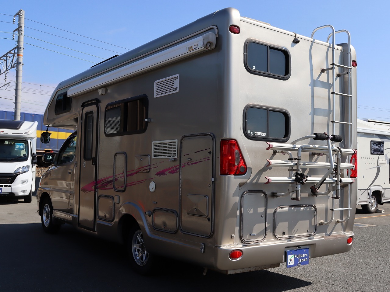 キャンピングカーキャブコン