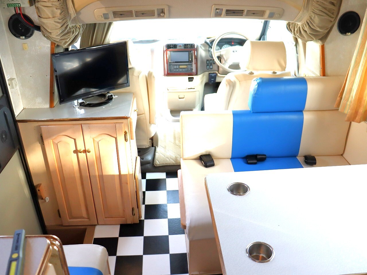 キャンピングカーキャブコン