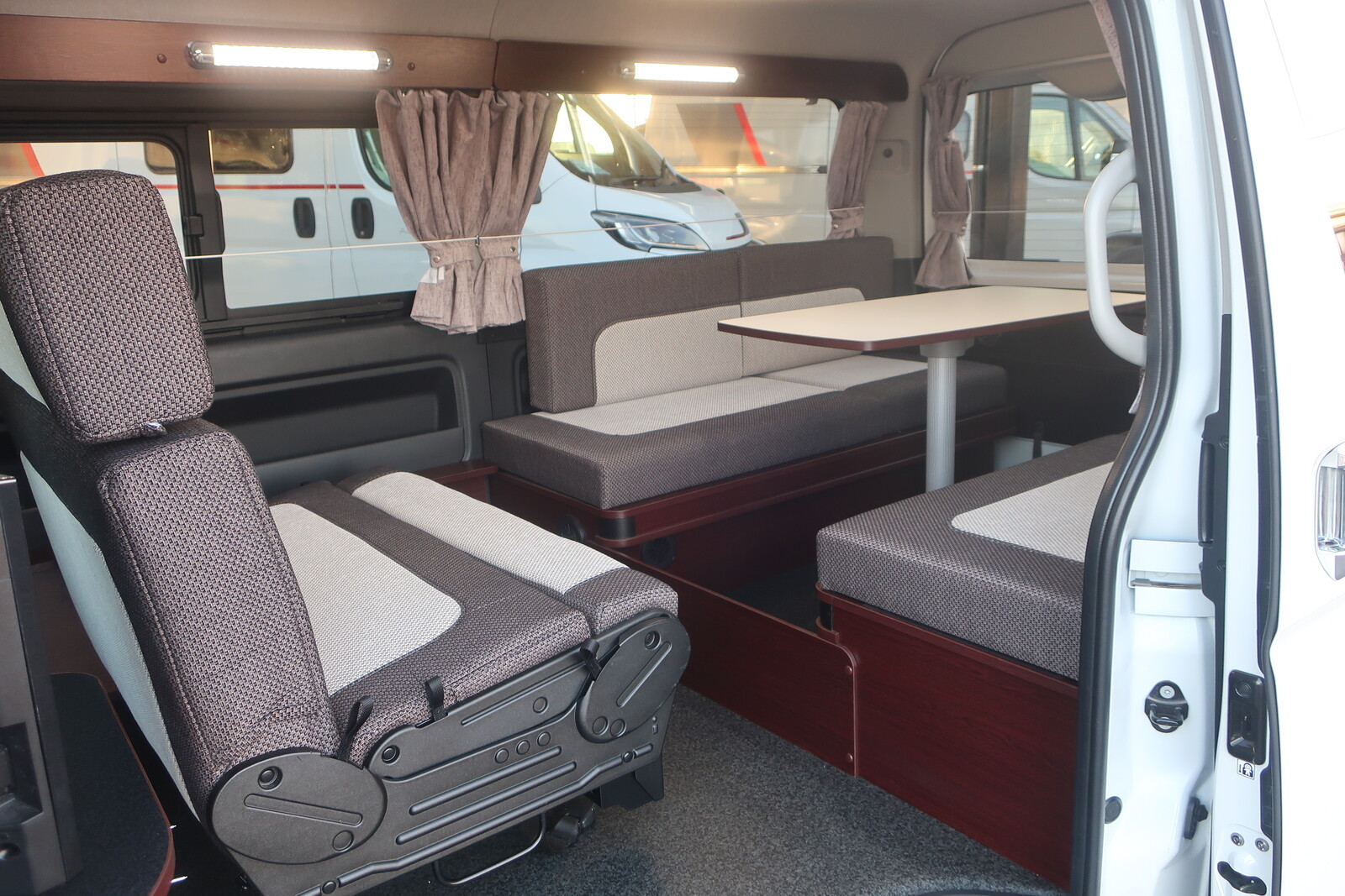 キャンピングカーバンコン