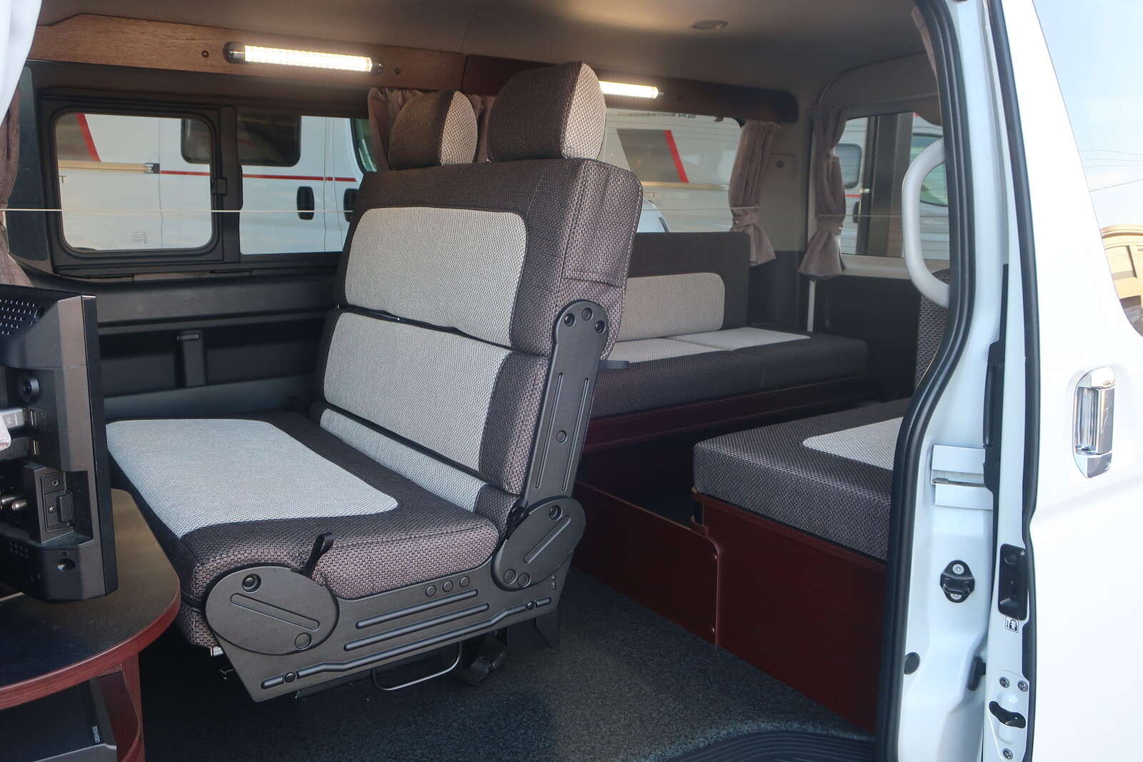 キャンピングカーバンコン